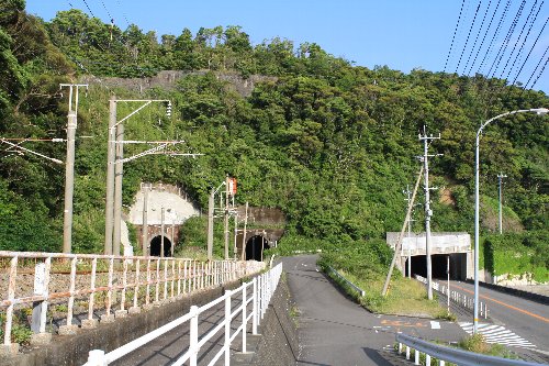 �ԑ�g���l��4