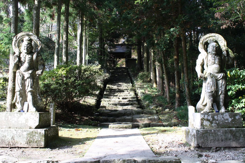 両子寺の仁王像