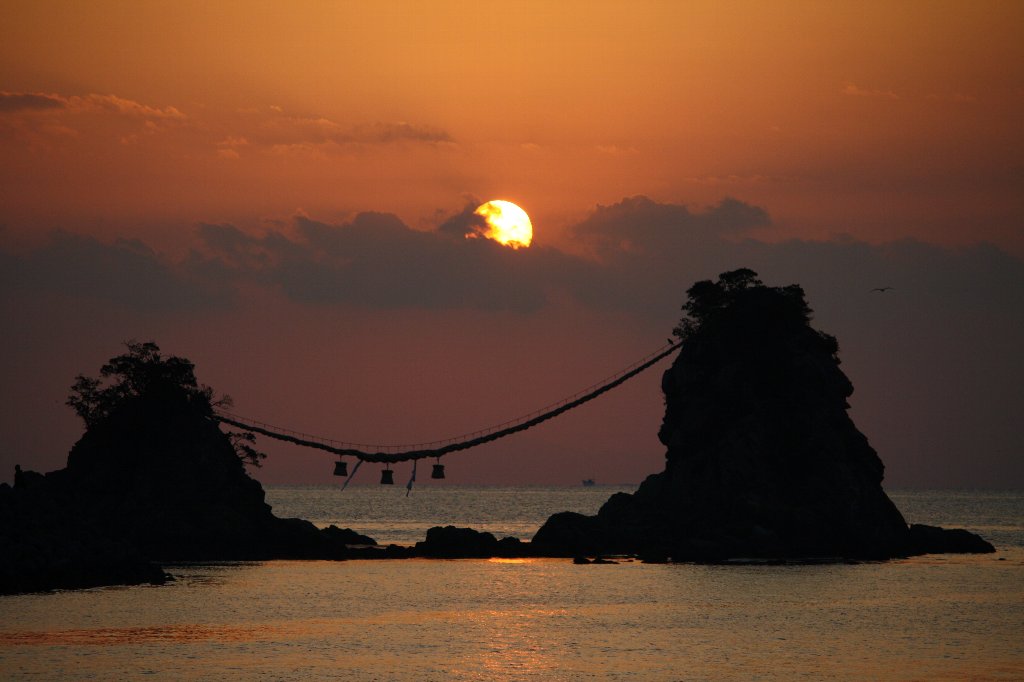 �񌩃��Y�̖閾���R