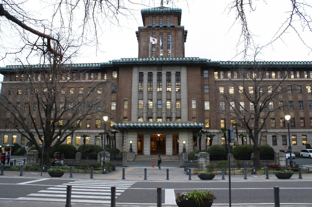 �j������