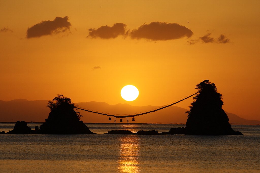 ���x�ǂ����ɏo���킵���A���z�̎R�o�肪�����Ȃ��