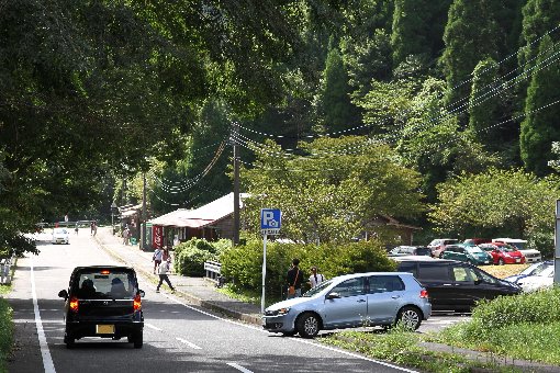 男池湧水駐車場到着