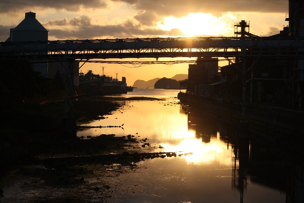 どんどん川の夜明け